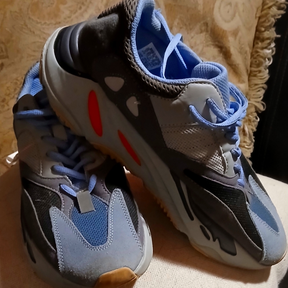 Yeezy700 Carbon Blue Mens Sneakers Nearĺy New